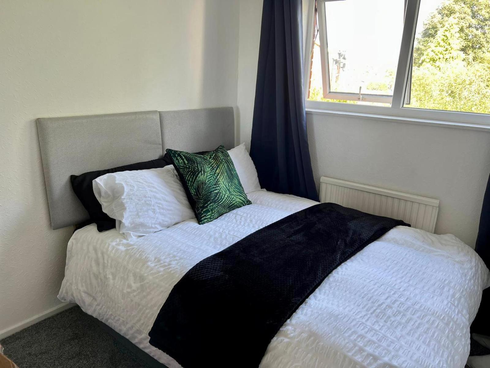 Manchester - Eccles - Business - Contractors - Families - Discounts Available Exterior foto